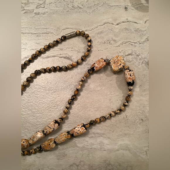 RARE FIND New vintage beaded necklace (black-orange-cream-gold) - Picture 3 of 5
